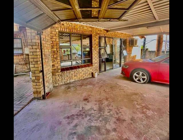 3 BEDROOM HOUSE FOR SALE IN NEWLANDS WEST